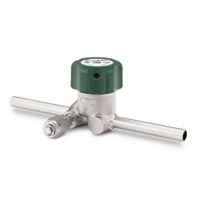 Válvula Diafragma em Aço Inoxidável 316L Série LD, para Serviço de Gás, Corpo Forjado, Extremidades: Tubo de 1/2? com extensão de 3? e Parede com 0,049? de Espessura para Solda de Topo para Tubing (TBW), Porta para Purga somente à Jusante com conexão