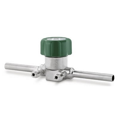 Válvula Diafragma em Aço Inoxidável 316L Série LD, para Serviço de Gás, Corpo Fundido, Extremidades: Tubo de 3/4?, espessura de parede de 0,065?, com extensão de 3?, para Solda de Topo para Tubing (TBW), Porta para Purga à Montante e à Jusante com co