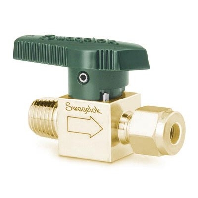 Válvula Macho para Instrumentação em Latão Série P4T, Operação com 1/4 de Volta, Cv = 0,9, Extremidades: Rosca NPT Macho de 1/4? X Conexão Swagelok (Dupla Anilha) para Tubo de 1/4? OD (DE) (vide MS-01-59)