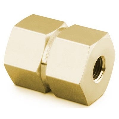 Luva de Redução Sextavada em Latão Conforme Norma ASTM B16/B453, Extremidades: Rosca NPT Femea de 1/2" x Rosca NPT Femea de 1/4", Limpeza e Embalagem SC-10 da Swagelok.