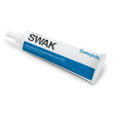 Selante Anaeróbico SWAK para roscas. Tamanho: Tubo de 50 cm³. Composição: Resina (contém éster metilico) e partículas de PTFE. Nível de pressão: até 10.000 psig (689 bar). Nivel de temperatura: -53 a 176°C. Temperatura de armazenagem: 7 a 29°C. Tempo