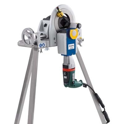 Ferramenta elétrica para corte de tubos de diâmetro de 1/4" a 1.1/2" (6 a 120 mm), com espessura máxima de parede de 0,118" ou 3mm. Fonte de alimentação no padrão Europa Continental, Corea. 230 V e frequência de 50/60 Hz, CEE 7/7. Incluso manual de i