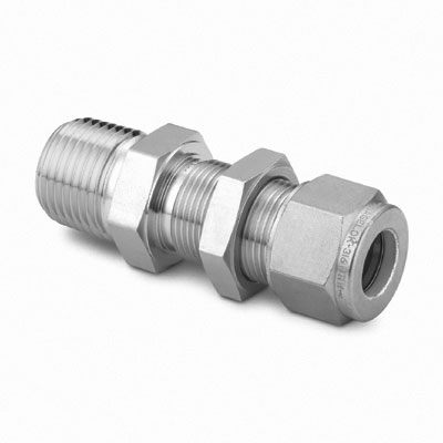 Conector Macho para Painel (Bulkhead) em Aço Inoxidável 316 Conforme ASTM A276, Extremidades: Conexão Swagelok (Dupla Anilha) para Tubos de 12 mm OD (DE) x Rosca NPT Macho de 1/2", Limpeza e Embalagem SC-10 da Swagelok.