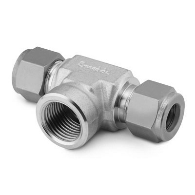Te Femea Central em Aço Inoxidável 316 Conforme ASTM A276, Extremidades: Conexão Swagelok Laterais (Dupla Anilha) para Tubos de 1” OD (DE) x Rosca NPT Femea Central de 3/4", Limpeza e Embalagem SC-10 da Swagelok.