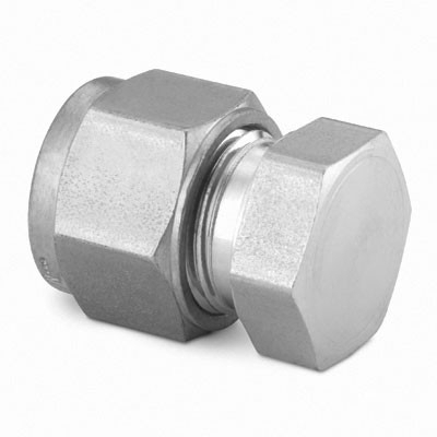 Tampão para Fechamento de Tubos (Cap) em Aço Inoxidável 316 Conforme ASTM A276, Extremidade: Conexão Swagelok (Dupla Anilha) para Tubos de 18 mm OD (DE), Limpeza e Embalagem SC-10 da Swagelok.