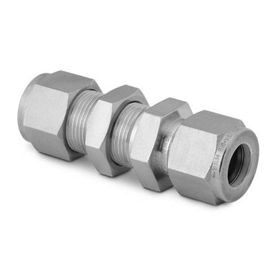União para Painel (Bulkhead) em Aço Inoxidável 316 Conforme ASTM A276, Extremidades: Conexão Swagelok (Dupla Anilha) para Tubos de 1/8" OD (DE), com Revestimento em Sulfinert, Limpeza e Embalagem SC-10 da Swagelok.