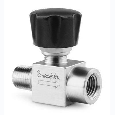 Válvula Agulha de Castelo Integral Série 20 em Aço Inoxidável 316 Conforme Norma ASTM A479, Haste com Ponta Macia em PCTFE, Pressão de Trabalho de 6000 psig (413 bar), Temperatura de Trabalho de até 93 °C com Vedações em PFA, Coeficiente de Vazão de