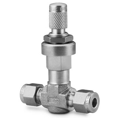 Válvula Micrométrica Reta, 2 Vias, Série M para Médio Fluxo em Aço Inoxidável 316 Conforme Norma ASTM A182. Pressão de Trabalho de 1000 psig (68,9 bar). Temperatura de Trabalho de -23 a 204°C para Vedações em Fluorcarbono FKM. Coeficiente de Vazão de