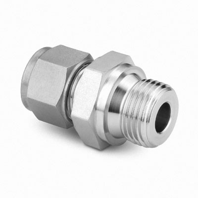 Conector Macho em Aço Inoxidável 316 Conforme Norma ASTM A276, Extremidades: Conexão Swagelok (Dupla Anilha) para Tubos de 38 mm OD (DE) x Rosca BSP Macho Paralela (RS) de 1.1/2", Limpeza e Embalagem SC-10 da Swagelok.