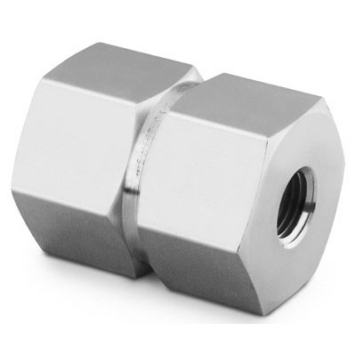 Luva de Redução Sextavada em Aço Inoxidável 316 Conforme Norma ASTM A276, Extremidades: Rosca NPT Femea de 1/4" x Rosca NPT Femea de 1/8", Limpeza e Embalagem SC-10 da Swagelok.