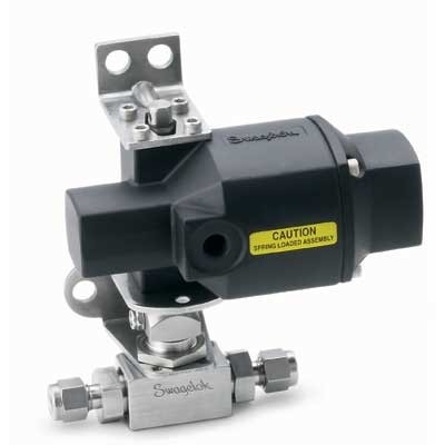 Válvula esfera 2 vias, série SK em aço inoxidável 316 ASTM A479, esfera tipo flutuante em aço inoxidável 316 ASTM A276, Cv = 1.3 para orifício de passagem interna de 4.8 mm, pressão máxima de 6000 psig; temperatura de -17 °C a 150 °C, para assento da