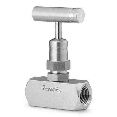 Manifold em aço inoxidável série 5P com assento em PEEK temperatura de trabalho de -28°C a 204°C e pressão máxima de 6000 psi, extremidades de 1/2" NPT femea.