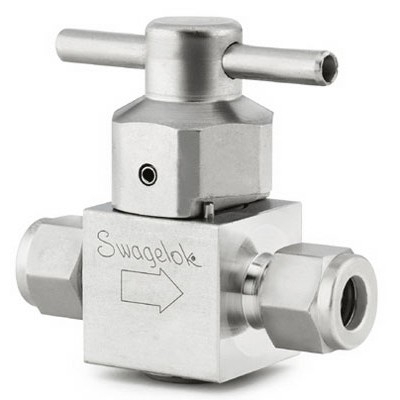Válvula Macho para Instrumentação com Operação por 1/4 de volta Série P4T em Aço Inoxidável 316 Conforme Norma A479. Pressão de Trabalho de 3000 psig (206 bar), Temperatura de Trabalho -23 a 204 °C com Vedações em Fluorcarbono FKM revestido em PTFE.