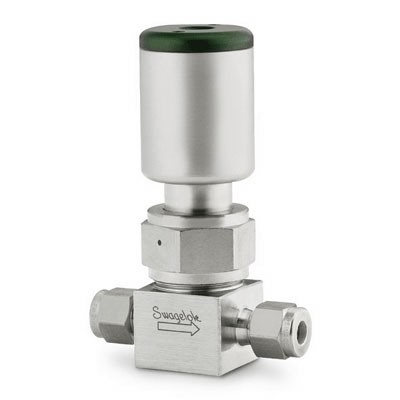 Válvula com Vedação por Fole em Aço Inoxidável 316L Série BN para Alta Pureza, Extremidades: Conexão Swagelok (Dupla Anilha) para Tubo de 1/4? OD (DE), Atuador NO, Entrada 1/8-27 (vide MS-01-94)