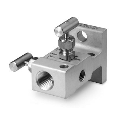 Manifold de 2 Válvulas para Instrumentação em Aço Inoxidável, Haste com Ponta Esférica, Extremidades: Rosca NPT Femea de 1/2? x  Flange Tipo MSS, Vedação em Grafoil (vide MS-01-178)