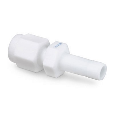 Conexão de Redução em PTFE Conforme Norma ASTM D1710. Extremidades: Conexão Swagelok (Dupla Anilha) para Tubos de 1/8" OD (DE) x Ponta Lisa (Tube Adapter) de 1/4" OD (DE).  Limpeza e Embalagem SC-10 da Swagelok.